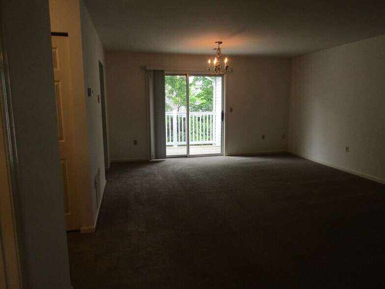 Building Photo - 52 Hilldale Dr