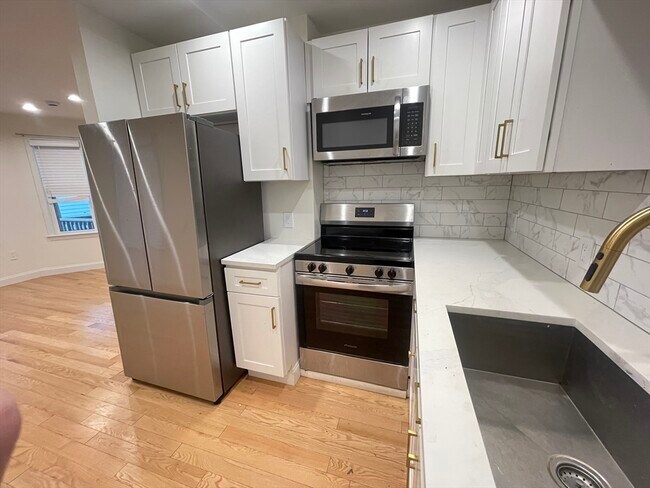 Building Photo - 95 Phillips St