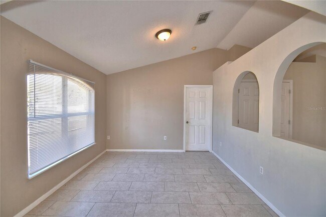 Building Photo - 1060 Dudley Dr