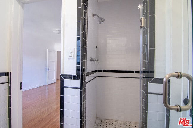 Building Photo - 1040 S Alfred St