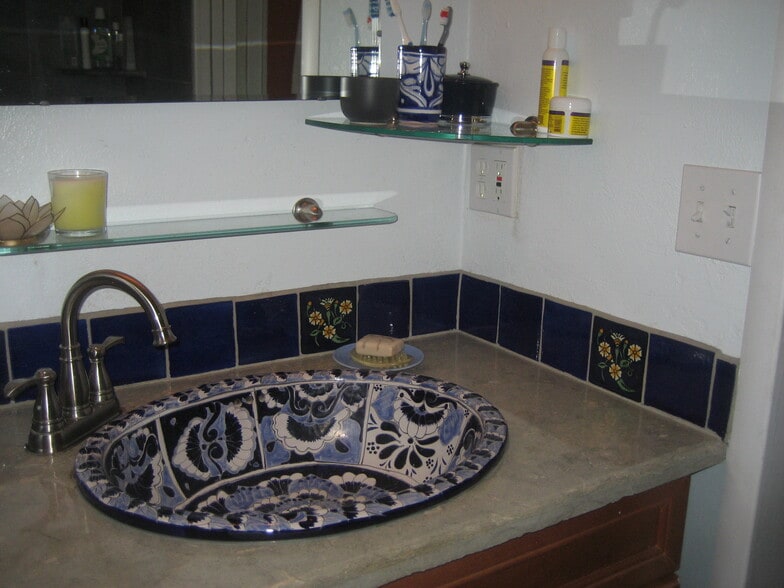 bathroom 2 - 1618 Person Ct