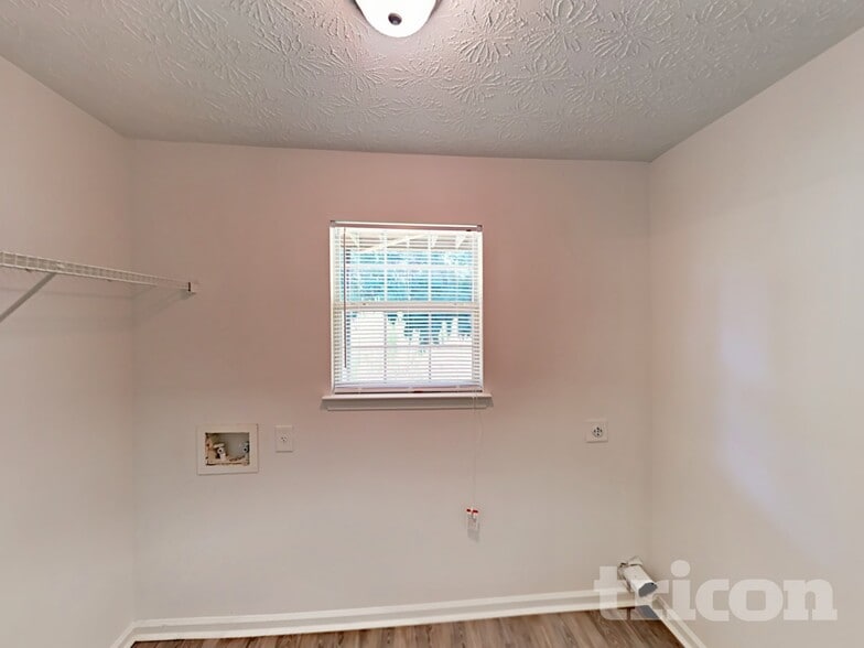 Building Photo - 160 Brighton Dr