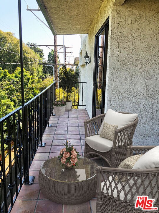 Building Photo - 502 San Vicente Blvd