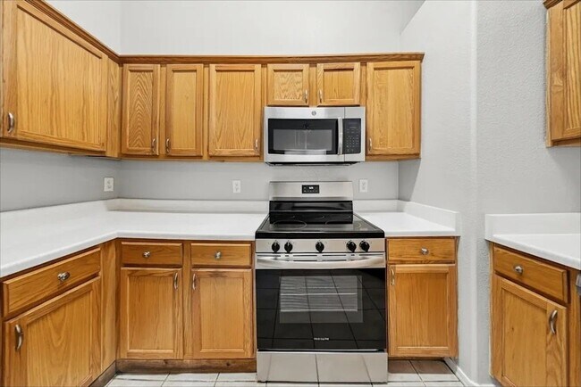 Building Photo - 907 W Roeser Rd
