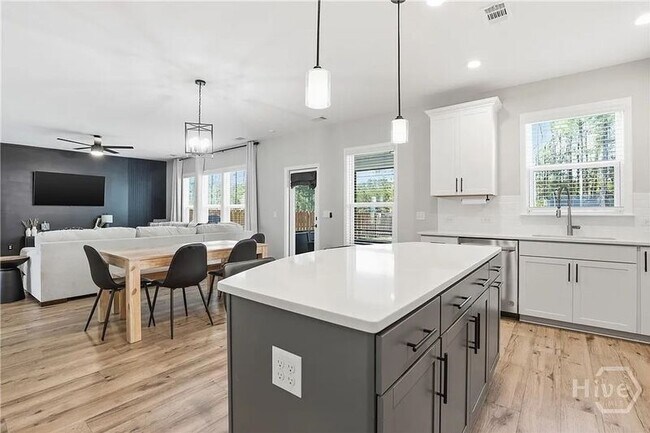 Building Photo - 61 Rosemary Bnd