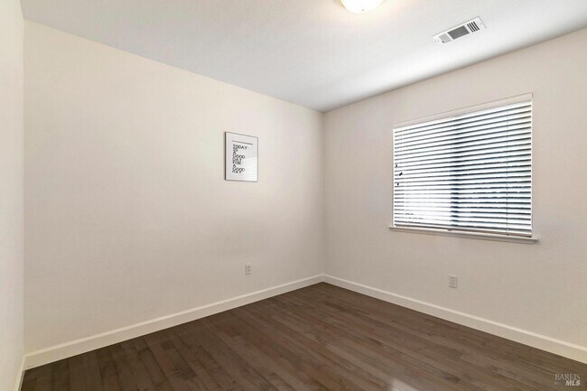 Building Photo - 3257 Vista Del Lago Way