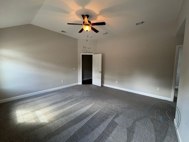 Building Photo - RATE DROP ALERT! (was $2800/month)