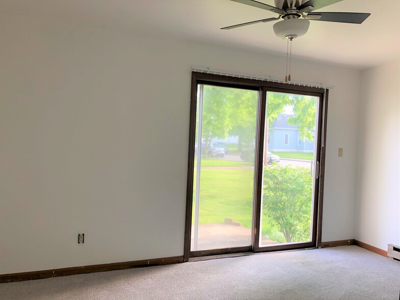 Bedroom - 906 N West St