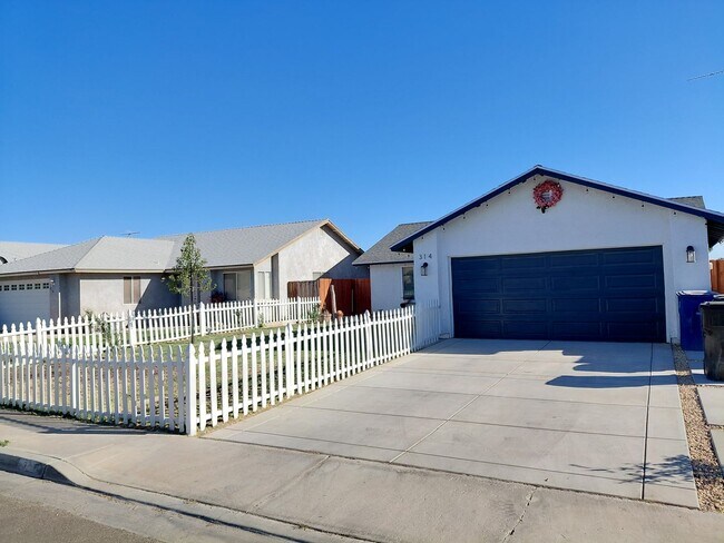 Building Photo - Modern Comfort Meets Family-Friendly Living in a Great Neighborhood