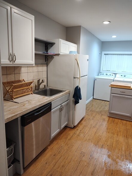 Building Photo - 534 W 39th St