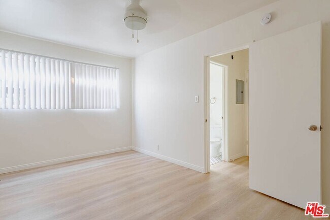 Building Photo - 758 N Hudson Ave