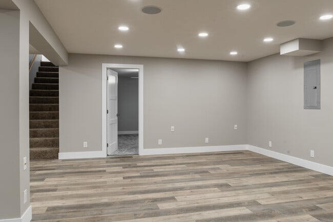 Building Photo - 7337 Collister Rd