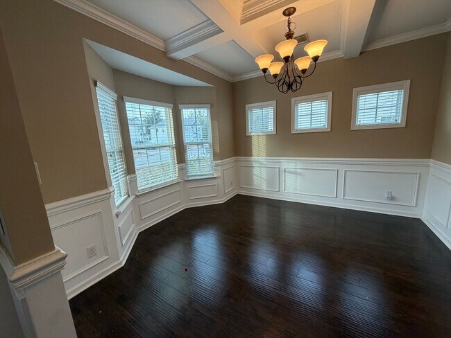 Building Photo - FOR RENT