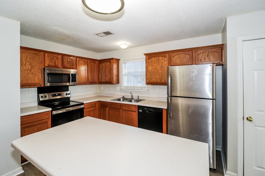 Building Photo - 10279 Green Moss Dr S