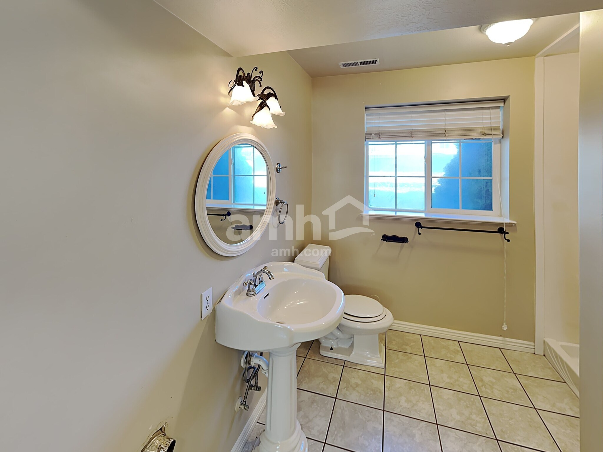 Building Photo - 1667 N 250 W