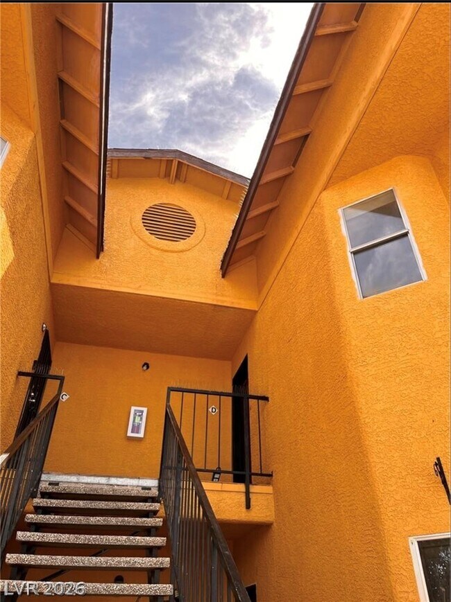 Building Photo - 6233 Ilanos Ln
