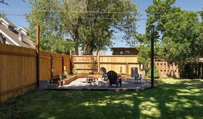 Building Photo - 303 N 10th Ave