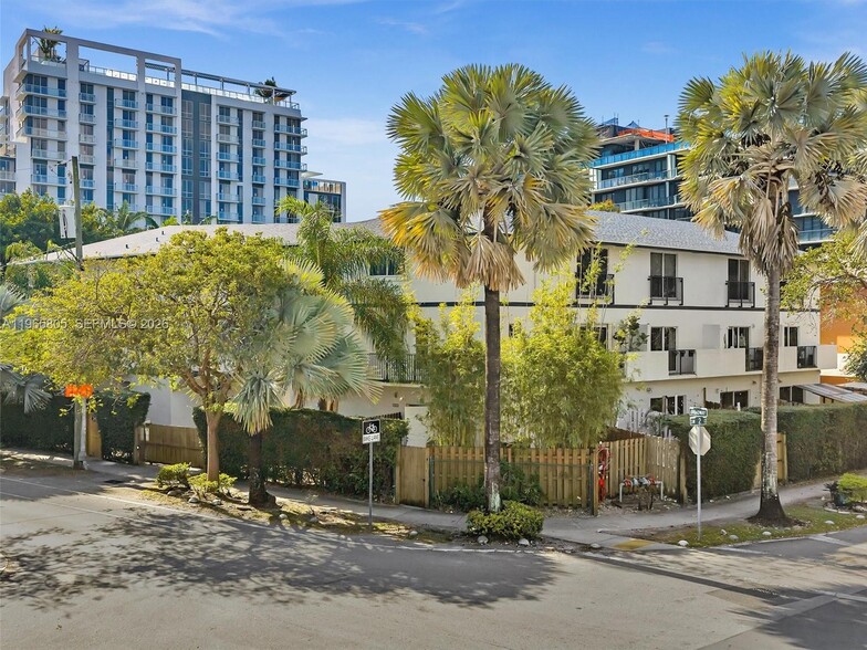 Building Photo - 240 SW 15th Rd