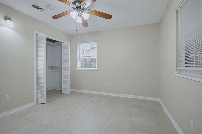 Building Photo - 5471 Buena Vista Ave