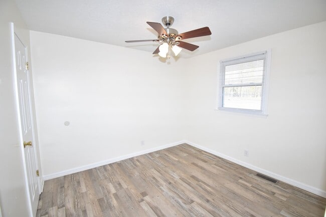 Building Photo - Rob Rd-142