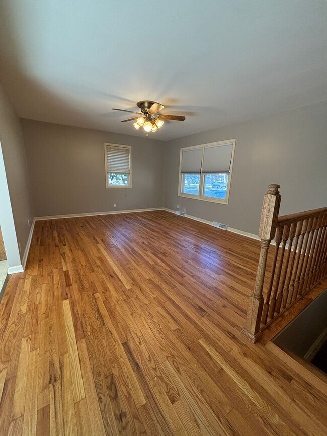 Building Photo - 4152 Suburban Dr