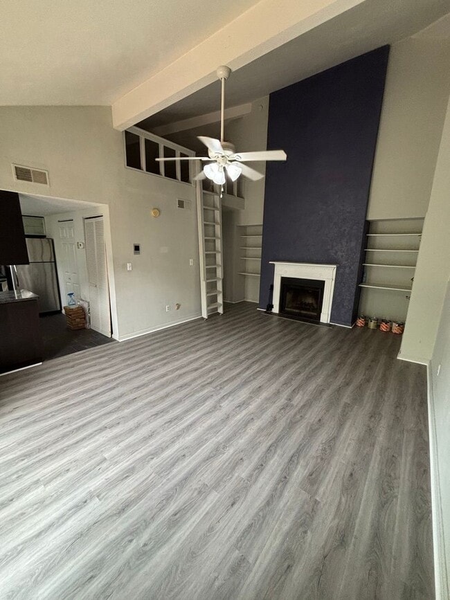 Building Photo - Beautiful 1/1 Just Minutes from Cascades Park!