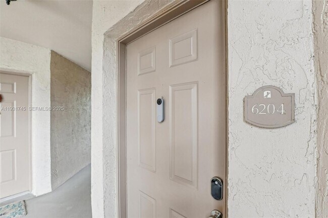 Building Photo - 2926 S University Dr