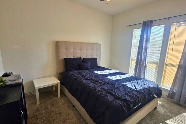 Building Photo - 2704 Sam Wilson St