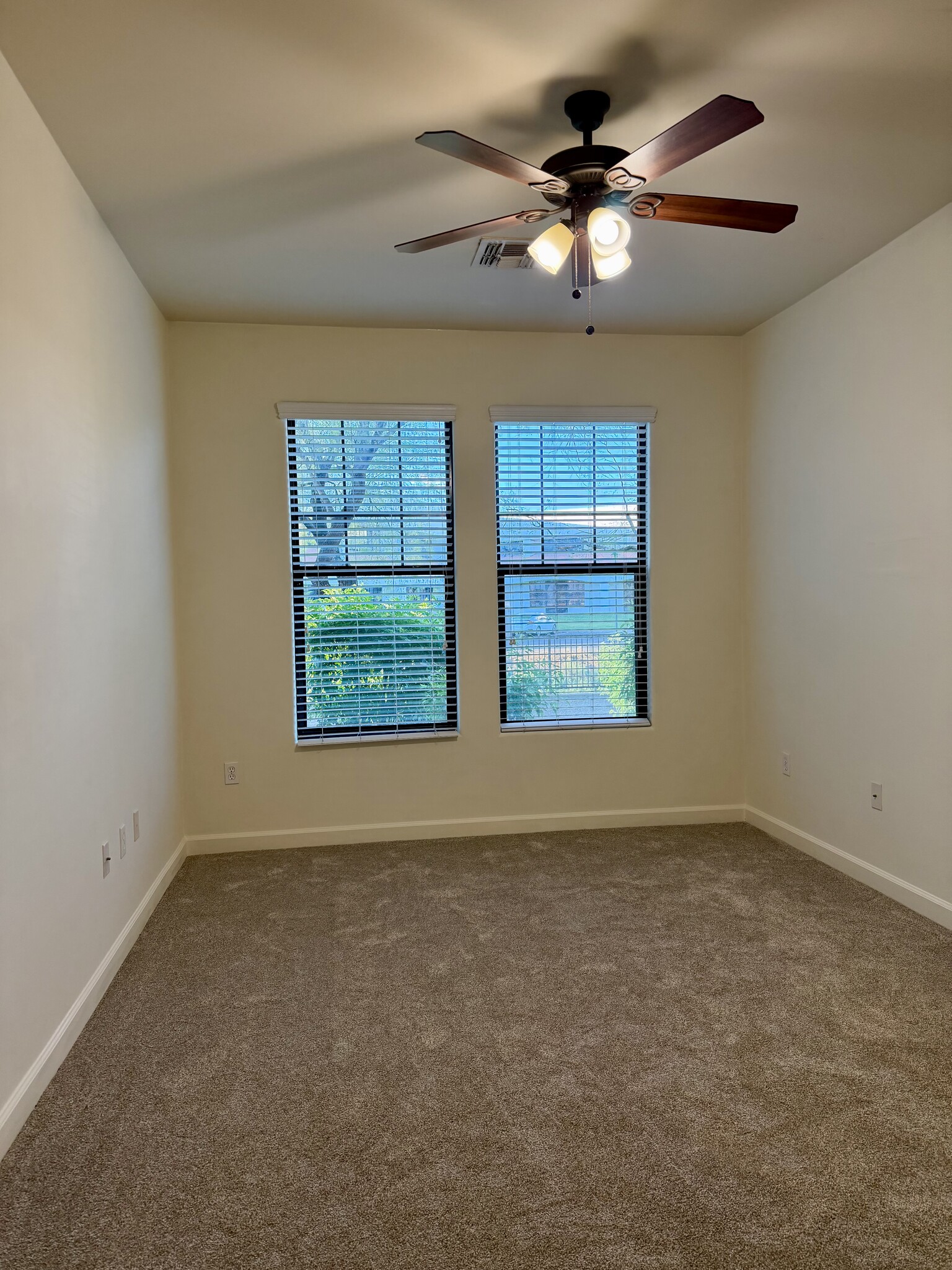 Building Photo - 7291 N Scottsdale Rd