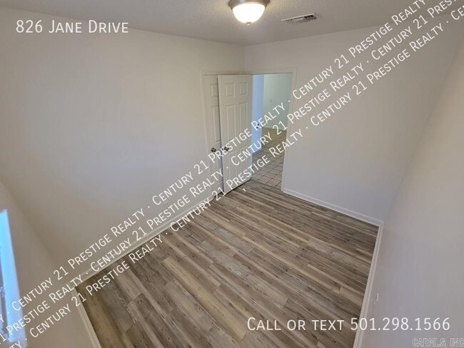 Building Photo - 826 Jane Dr