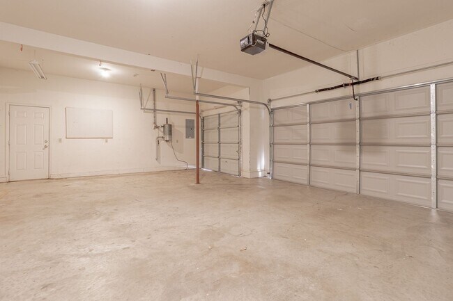 Building Photo - Beautiful 4-Bedroom, 3-Bath Home with 3-Ca...