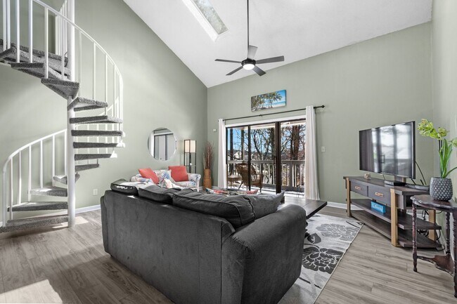 Building Photo - Free Utilities!! Seasonal Rental Available from Sept 10, 2025 through March 31, 2026