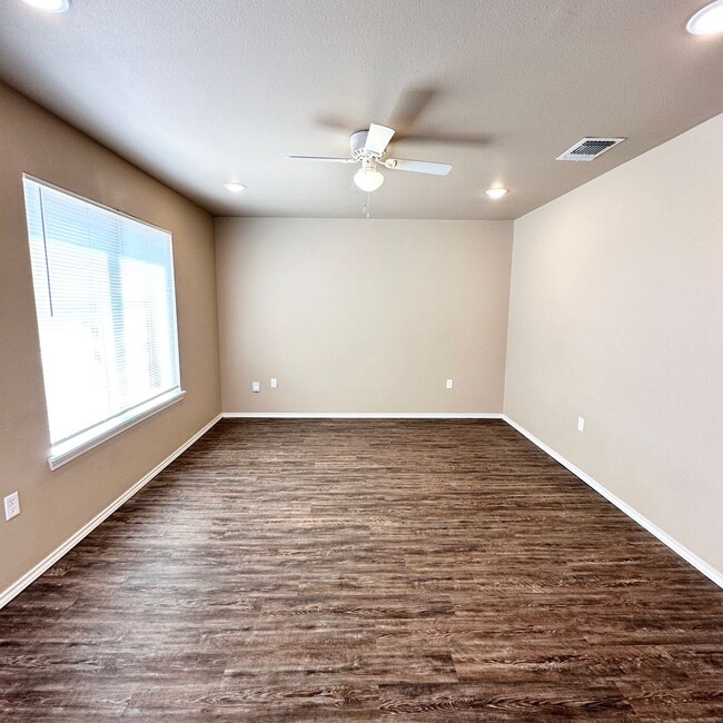 Building Photo - $99 Move In Special With 13 Month Lease!