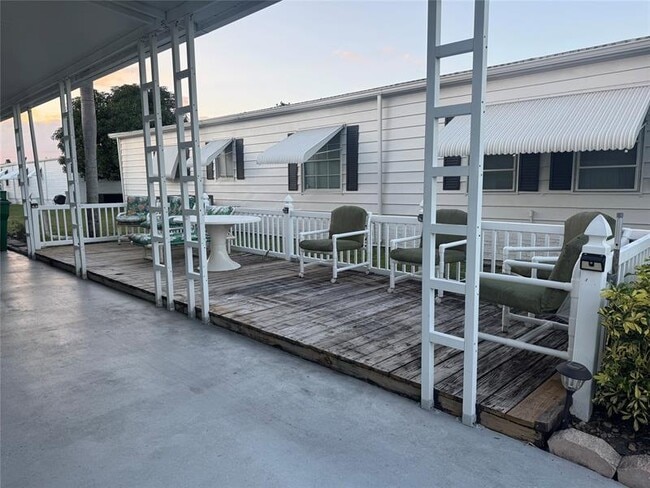 Building Photo - 1921 SW 83rd Ave