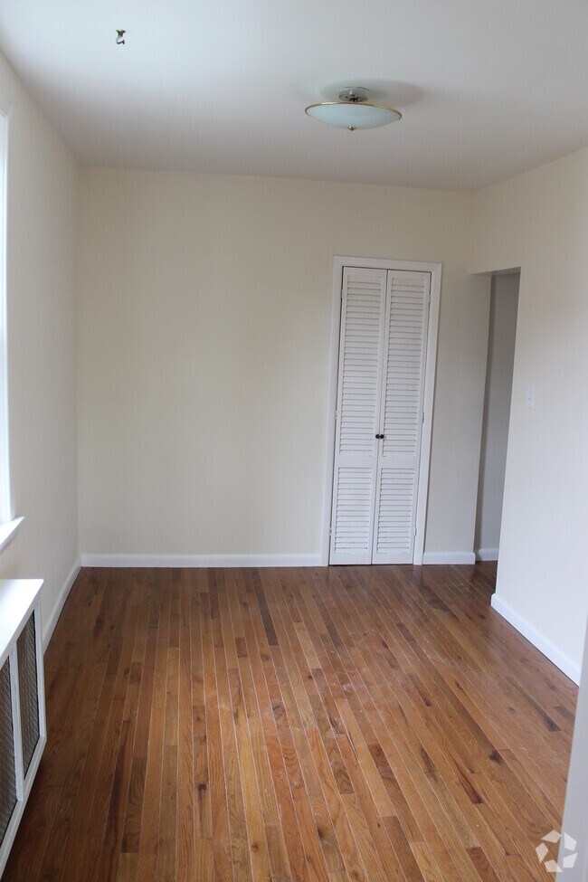 Building Photo - 308 3rd St
