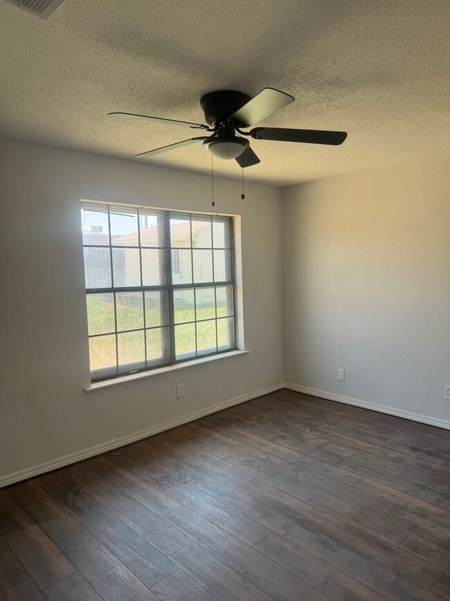 Building Photo - Puckett West 3/2/2  1/2 OFF FIRST MONTHS RENT