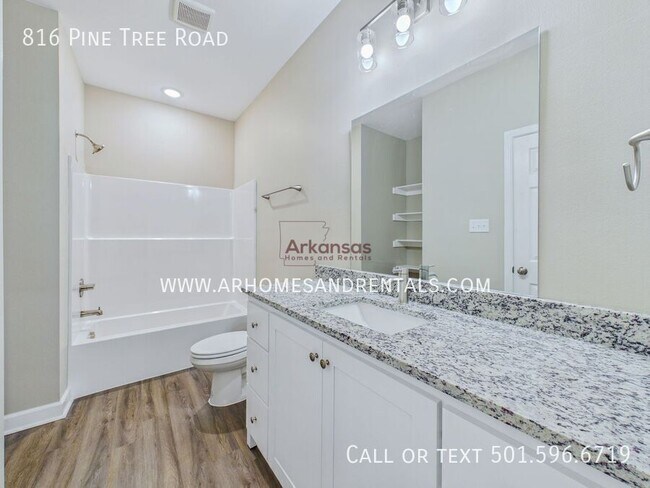 Building Photo - 816 Pine Tree Rd