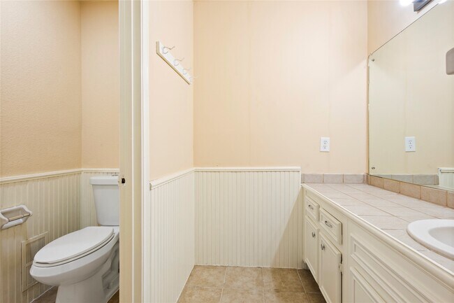 Building Photo - 5921 Arncliffe Dr