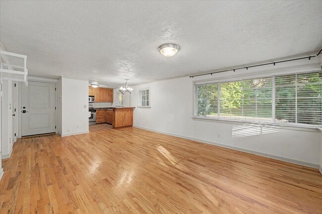 Building Photo - 407 Village Ln