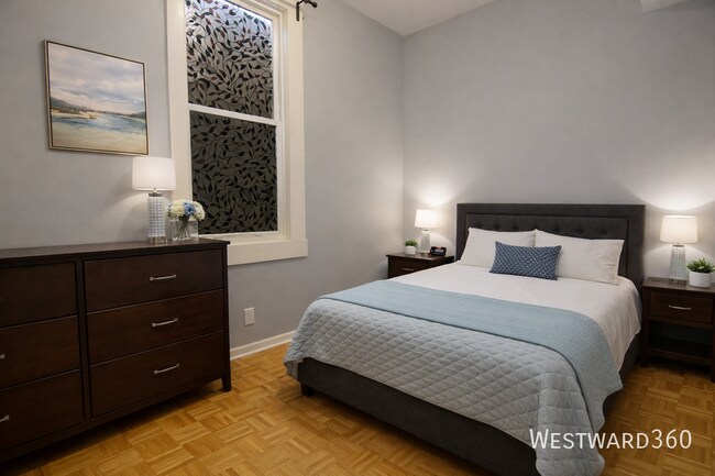 Building Photo - 1339 N Western Ave