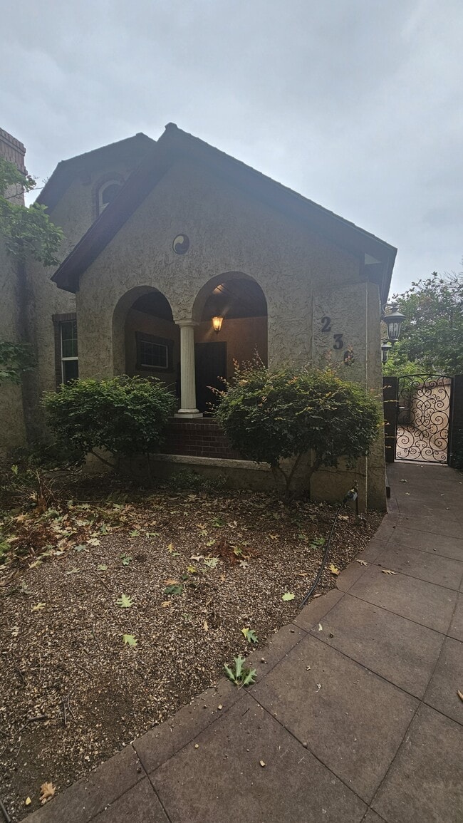 Building Photo - 236 W Frances Willard Ave