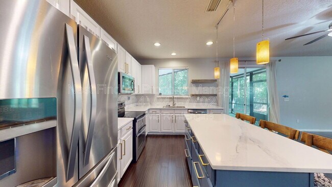 Building Photo - 1063 Collinswood Dr W