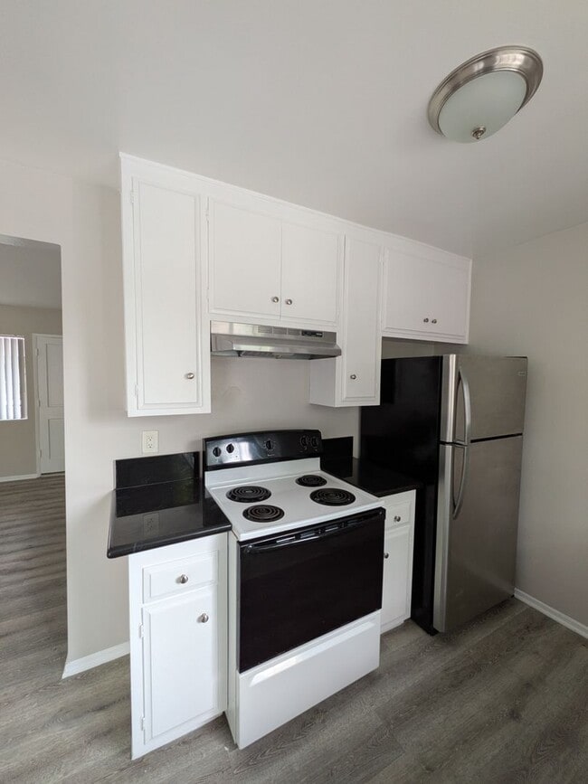 Interior Photo - 372 Freeman Ave