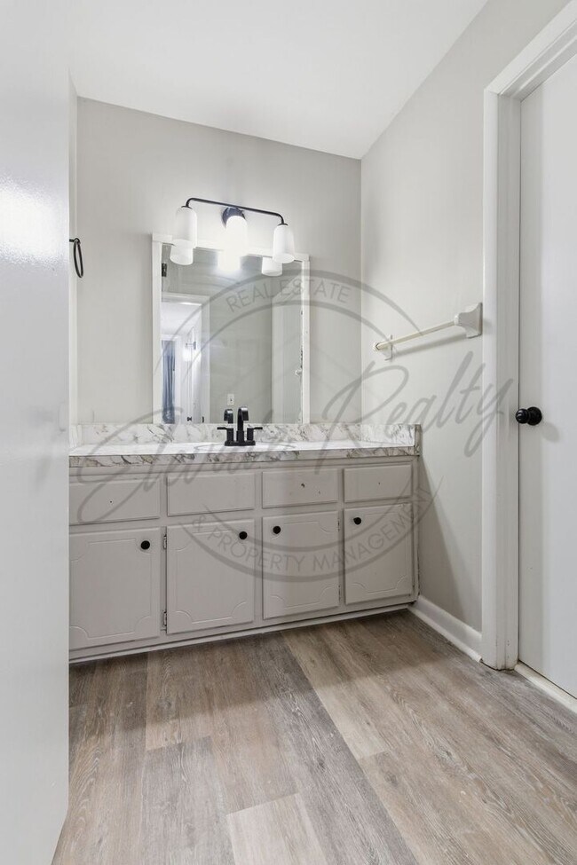 Building Photo - SPRING SPECIAL!! FIRST MONTH FREE on this ONE Bedroom Condo, First Floor, across from Madison Park!