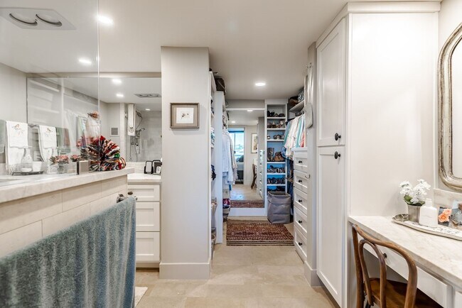 Building Photo - 1006 Guadalupe St