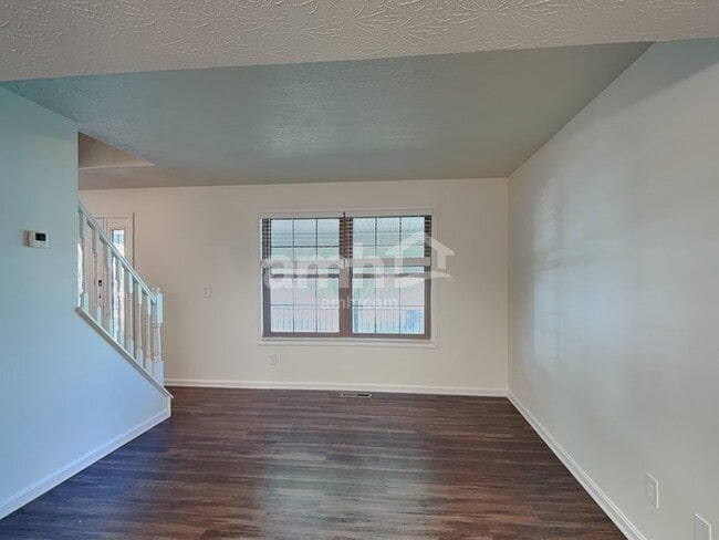 Building Photo - 1406 R J Ln