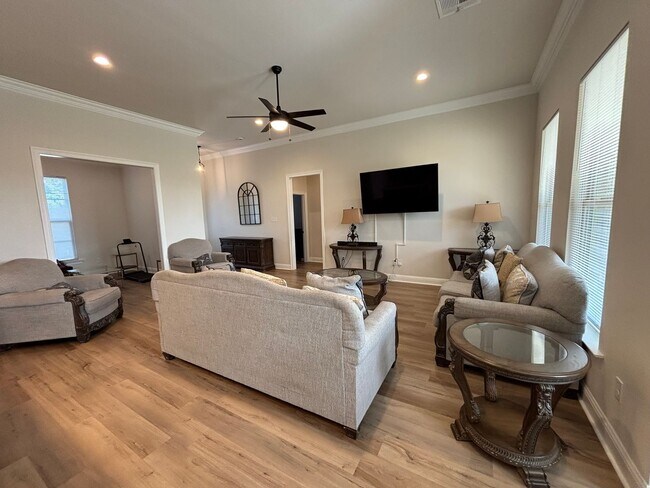 Building Photo - Gorgeous 3 Bedroom Home in Princeton - Only 3 Years Old!