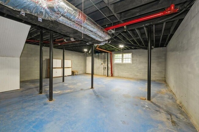 Building Photo - 1763 Sherman Ln