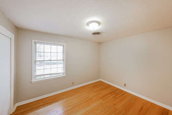 Building Photo - 3938 Johnstown Dr
