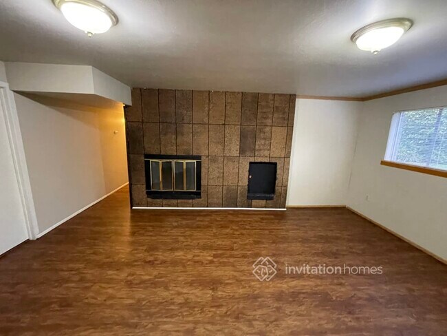 Building Photo - 855 Maplewood Ave